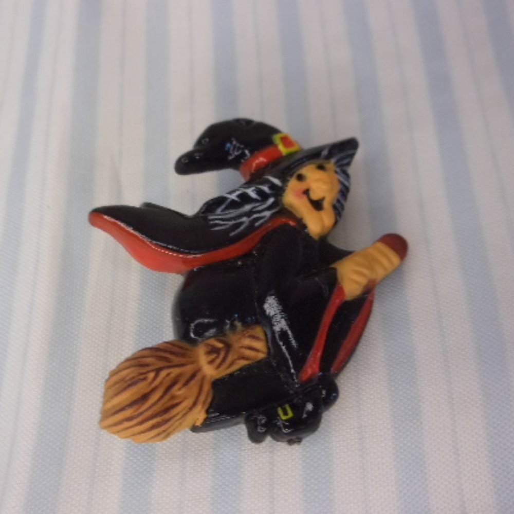Vintage Hallmark Halloween Witch Plastic Pin